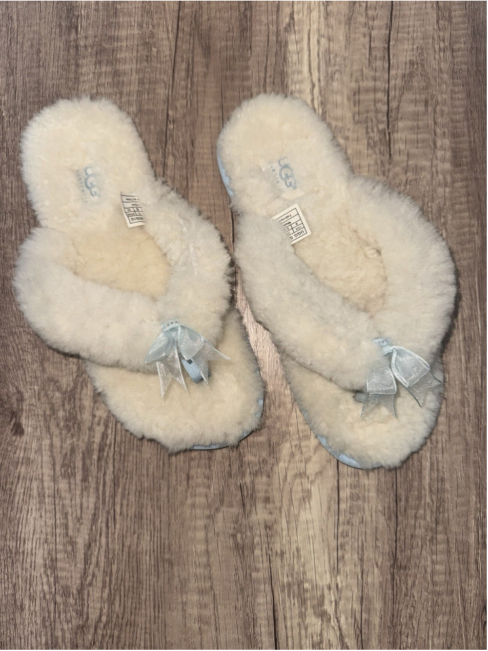 UGG Australia Fluff Flip Flops Blue Sheepskin Bow Slippers Women’s 8 Cozy Lounge